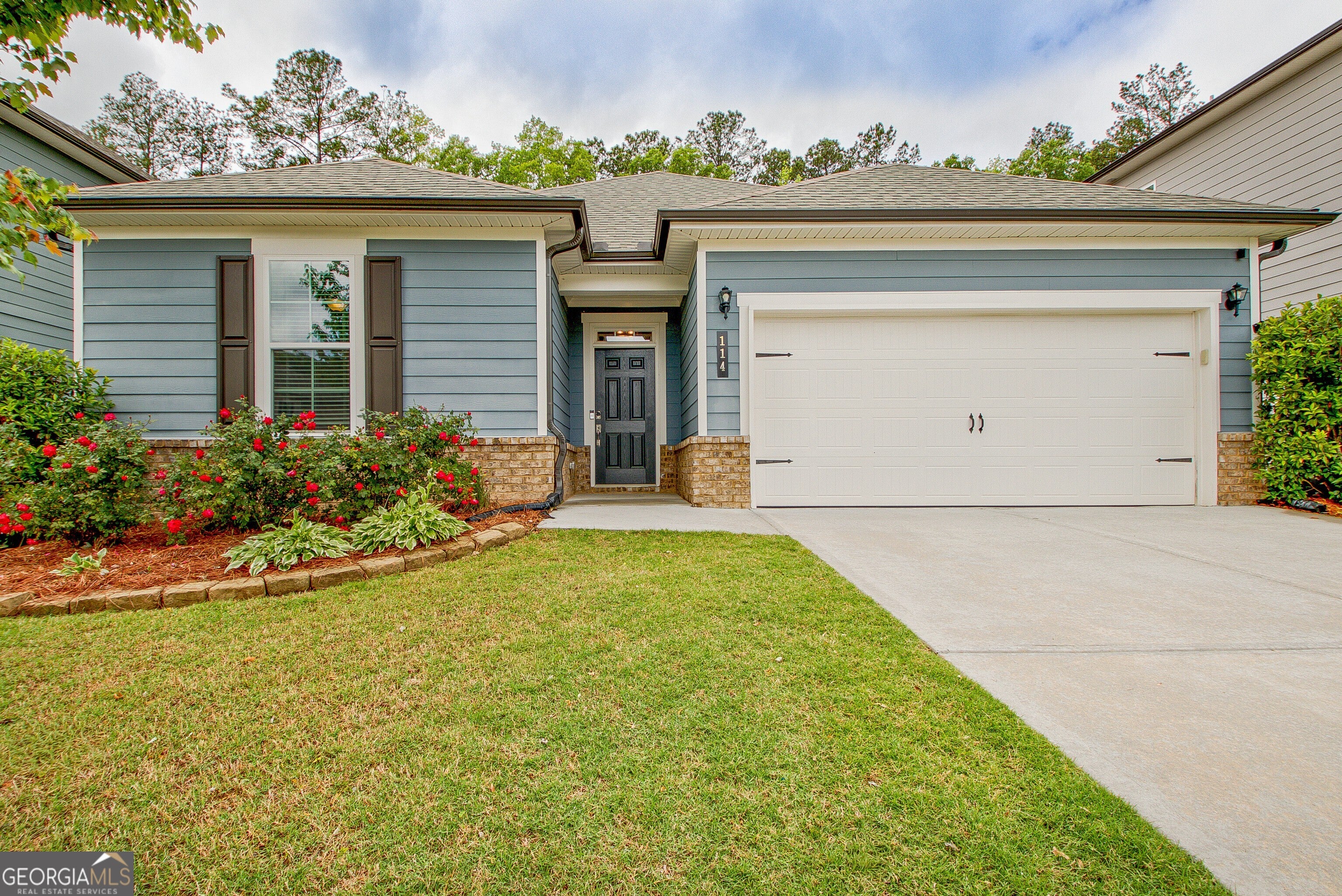 114 Vivian LN