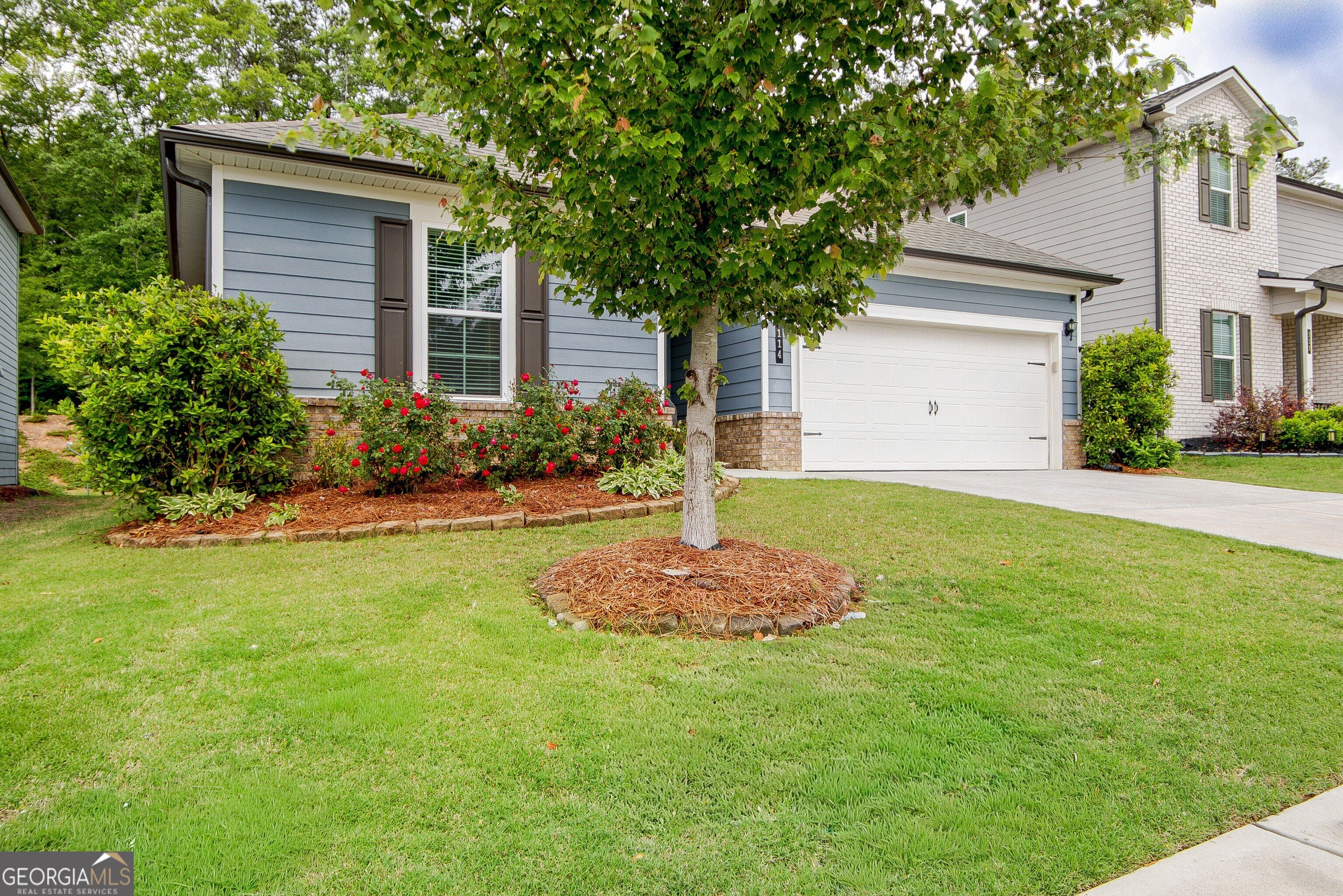 114 Vivian LN