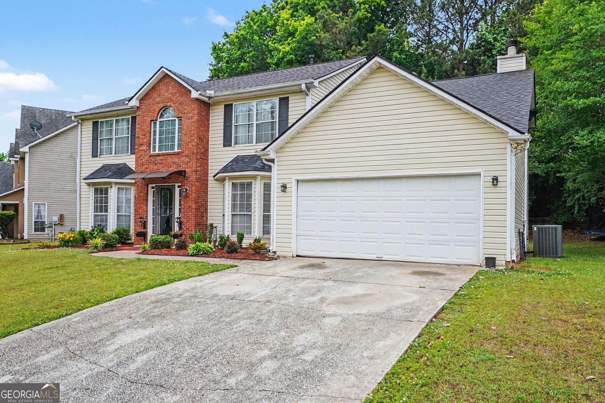 1142 W Shore DR