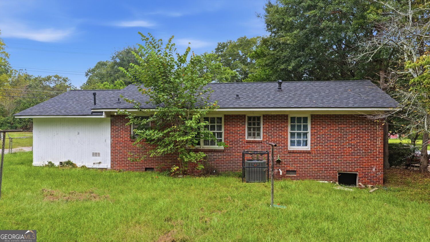 4322 Fairfax DR