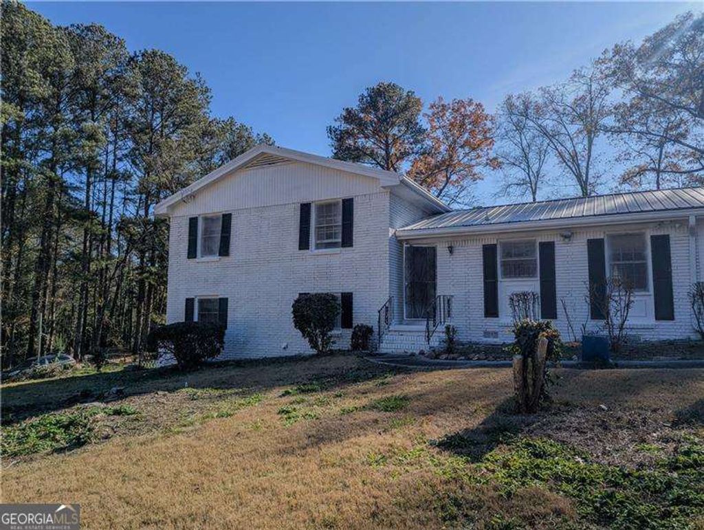 Photo of 4628 Tucson Trail SW, Atlanta, GA 30331 (MLS # 10670978)