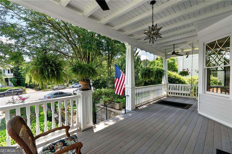 34 Peachtree CIR NE