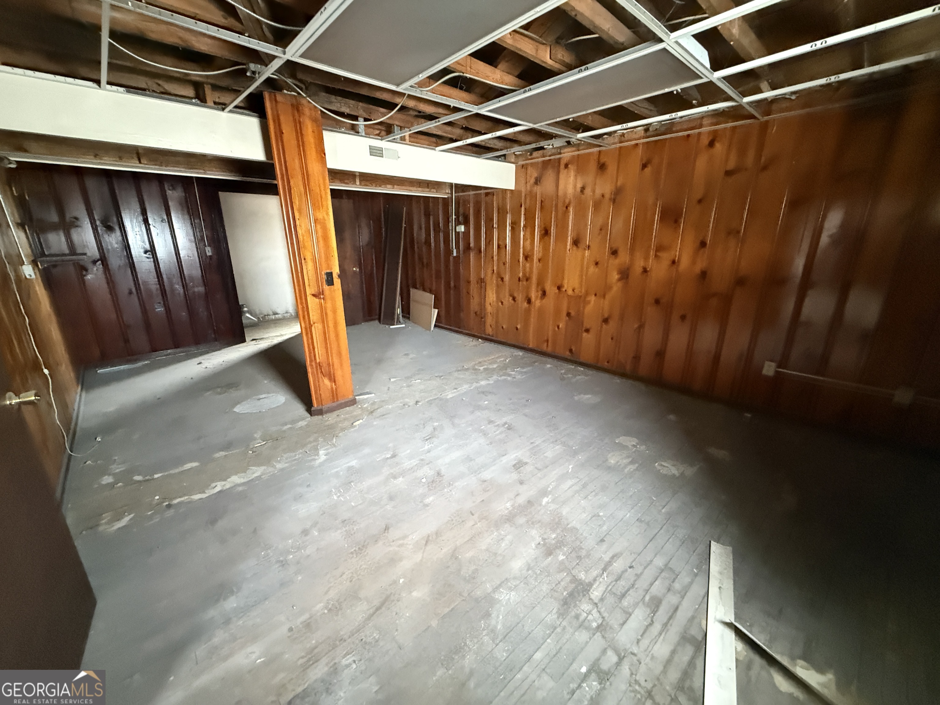 114 S Commercial CIR
