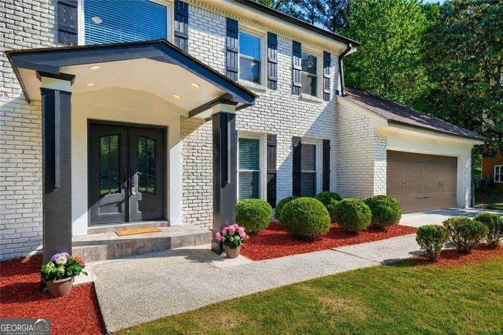 Photo of 2368 Fenhurst Place, Dunwoody, GA 30338 (MLS # 10853466)