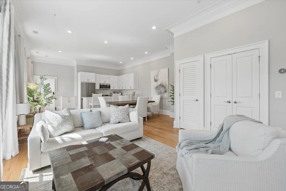 200 W Washington St, Unit B St