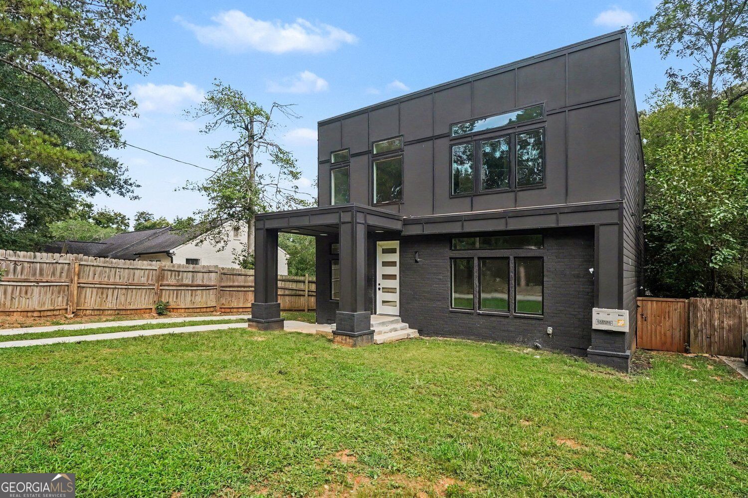 2402 Lynn Iris DR