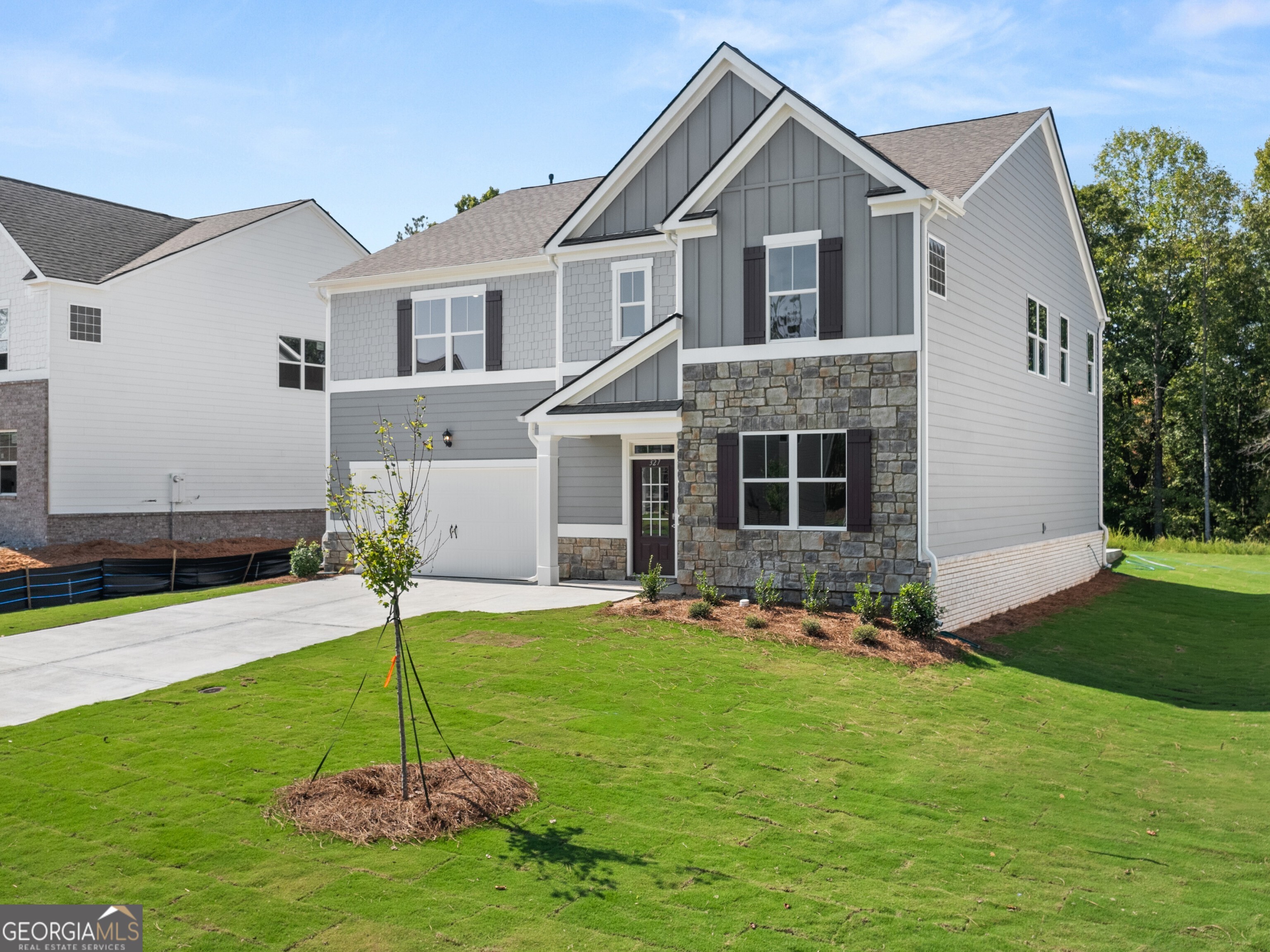 121 Landsdowne WAY