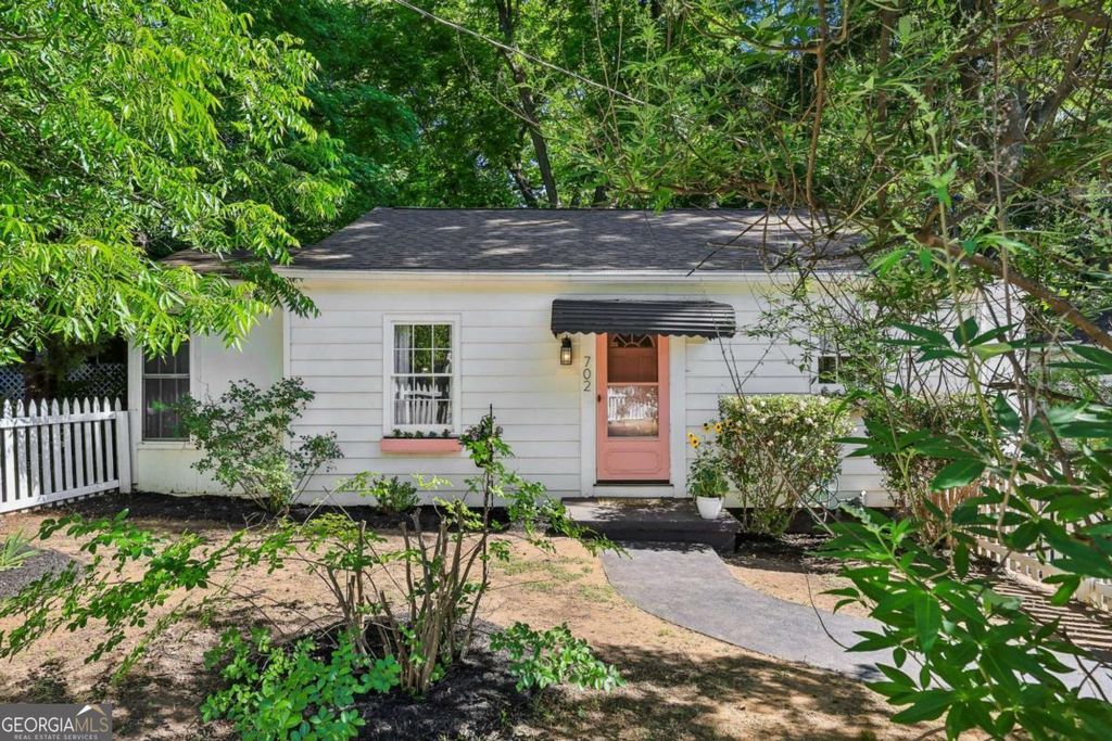 Photo of 702 Glenwood Avenue SE, Atlanta, GA 30312 (MLS # 10766172)