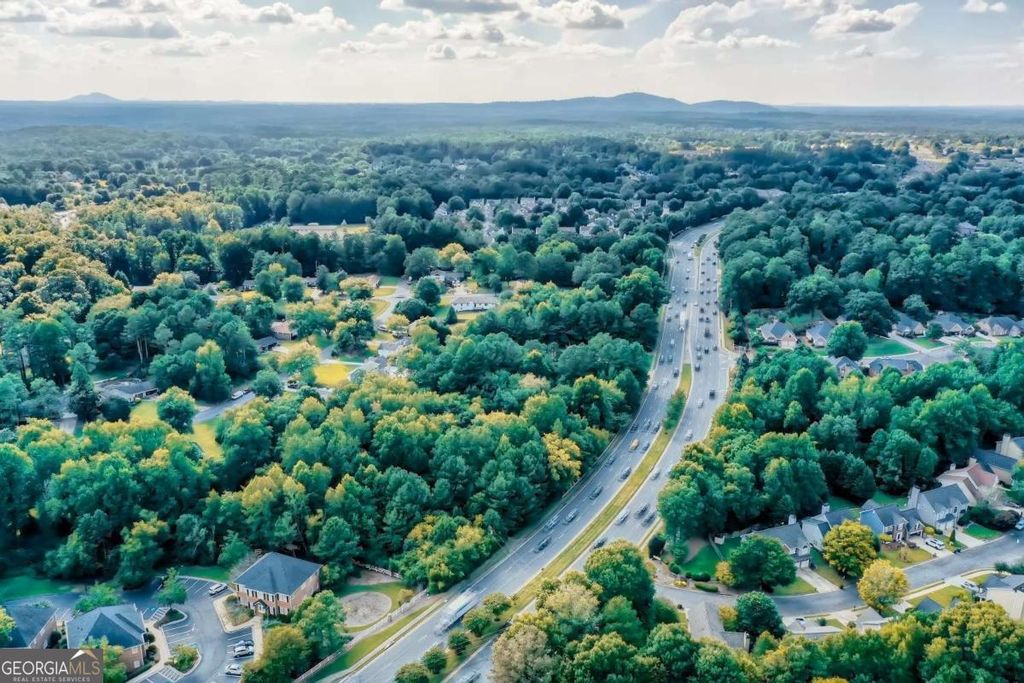 Photo of 0 W Crossville Road, Roswell, GA 30075 (MLS # 10680890)