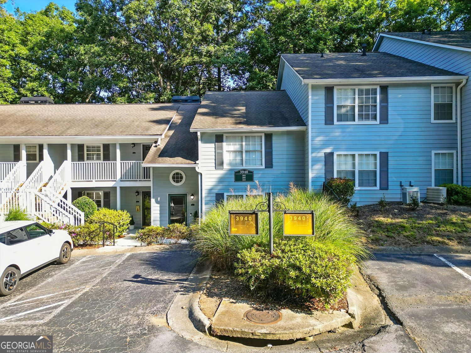 THE WILLOWS BY RIVER CONDOS - Residential