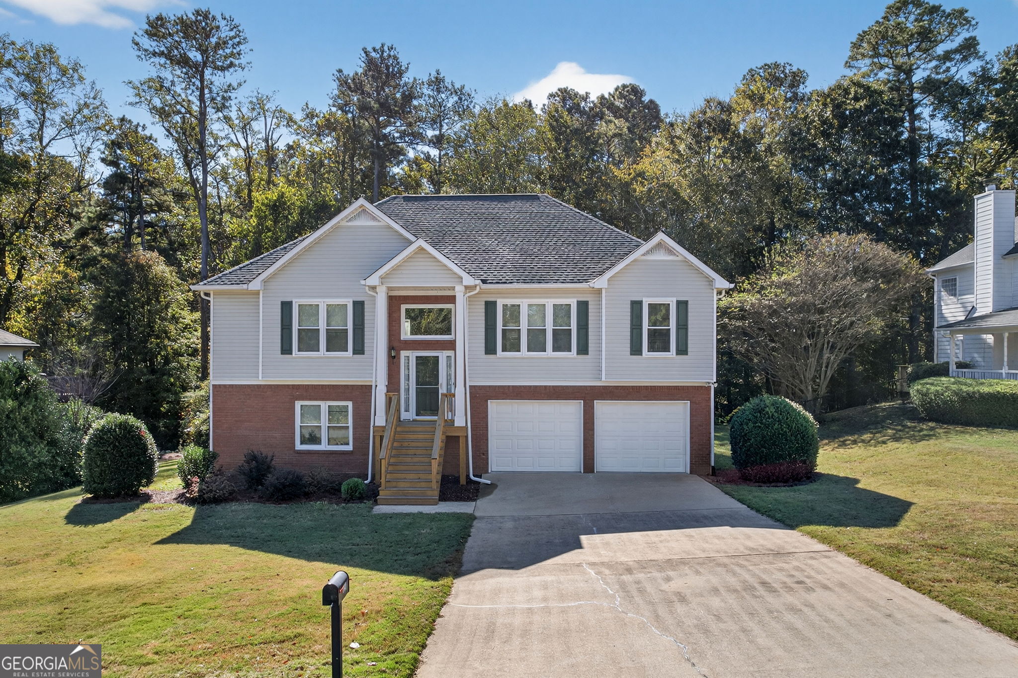 5843 Millers Pond LN