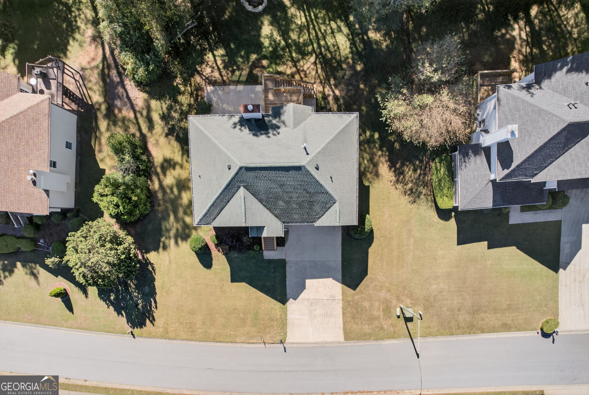 5843 Millers Pond LN