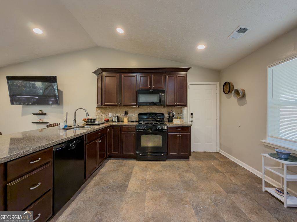 Photo of 580 Pineland Circle SW, Mableton, GA 30126 (MLS # 10764872)