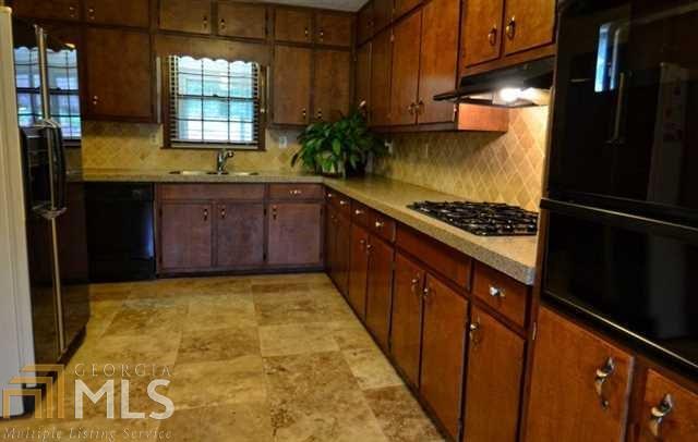 Larkview Manor - Residential