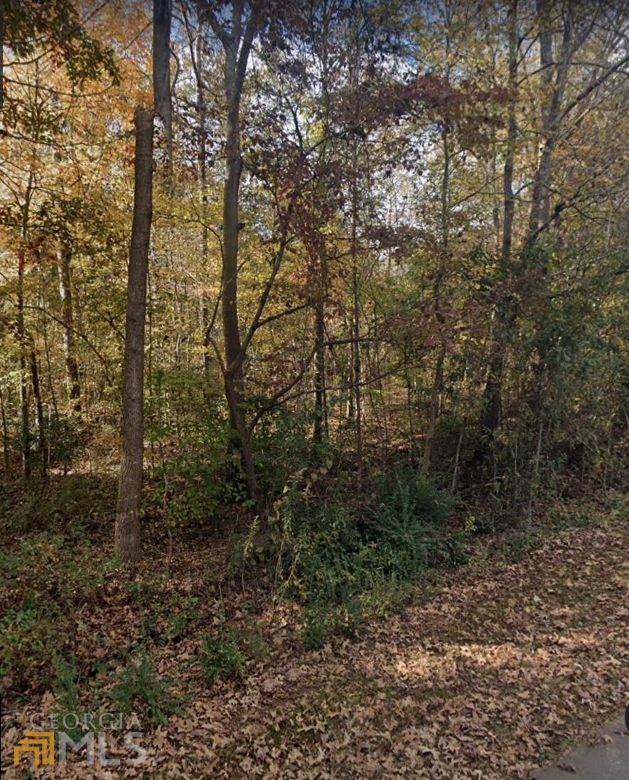 Beautiful wooded 0.75 acre lot. Perfect place for your modular home or double wide.