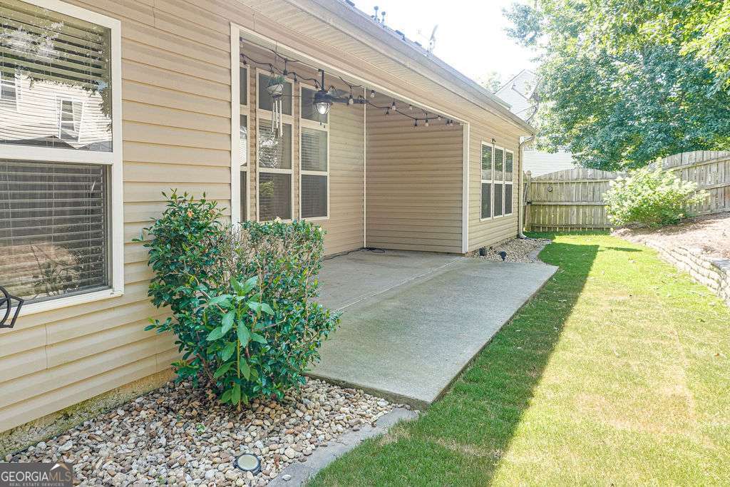 2423 Walnut Tree LN
