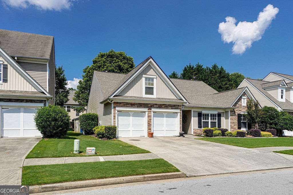 2423 Walnut Tree LN