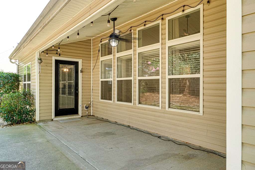 2423 Walnut Tree LN