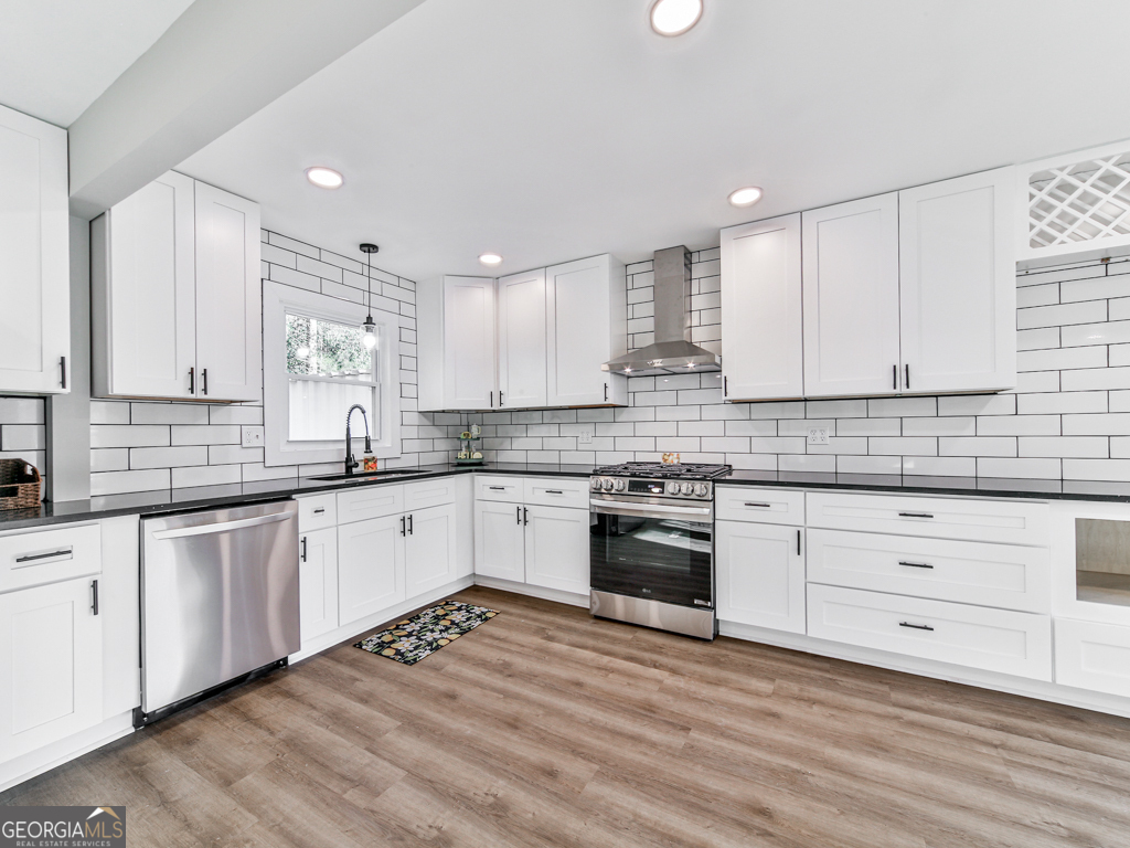 5205 Silhouette LN SW