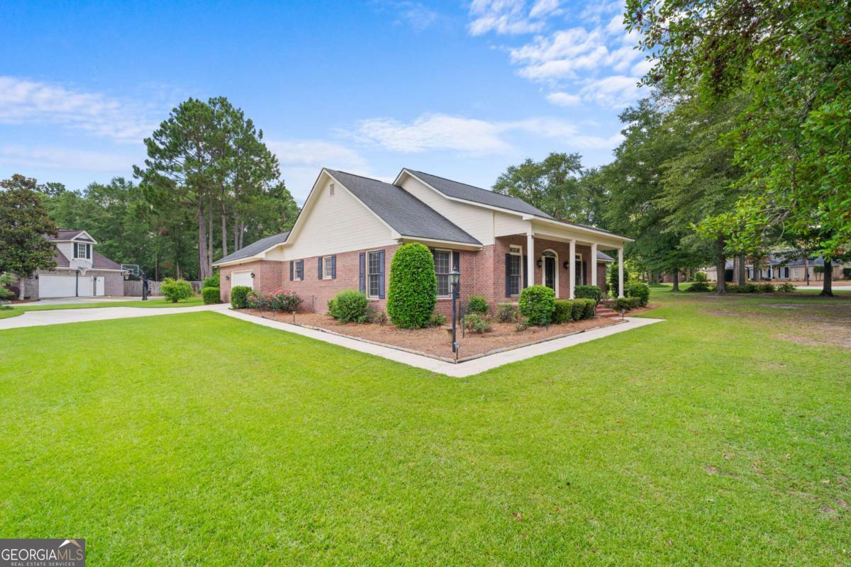 1009 Hunters Pointe DR