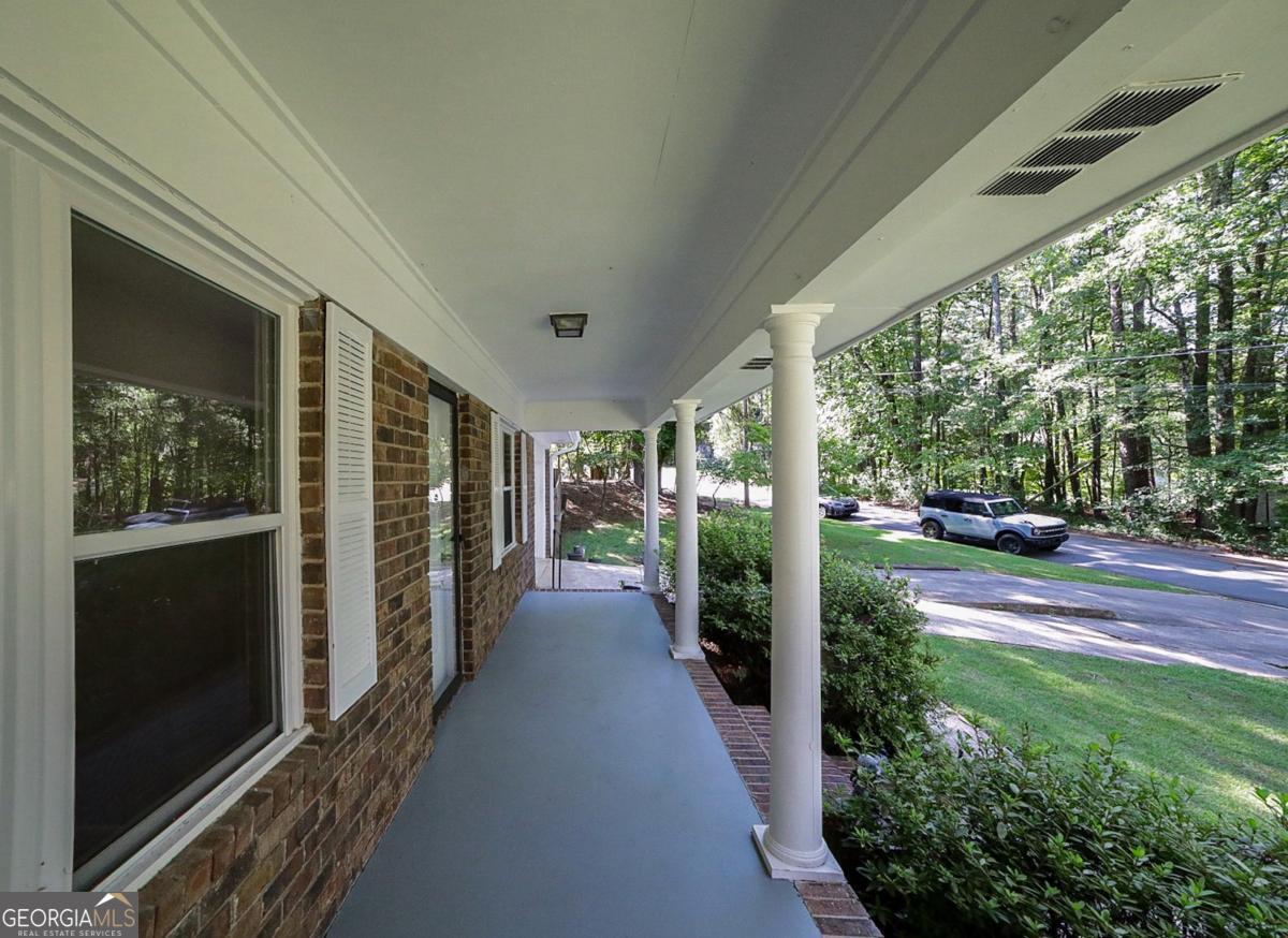 105 Round Table CT