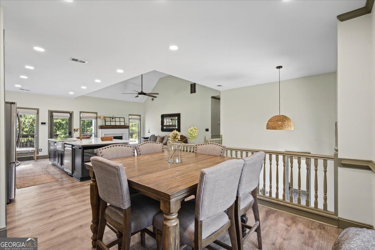 136 Huntcliff TRL