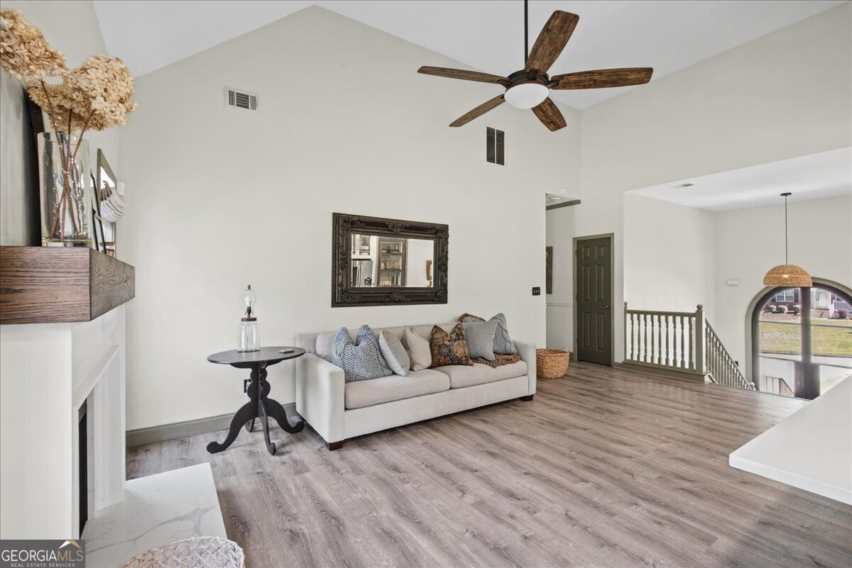 136 Huntcliff TRL