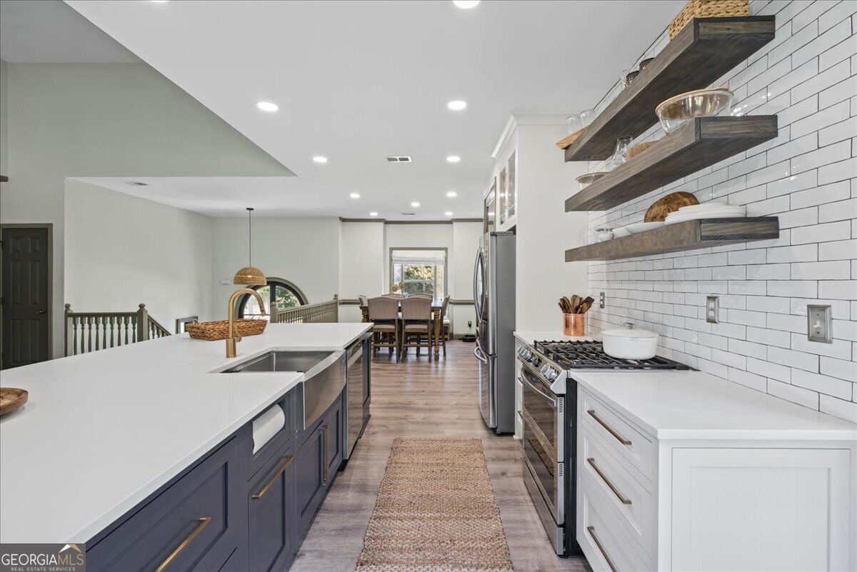136 Huntcliff TRL