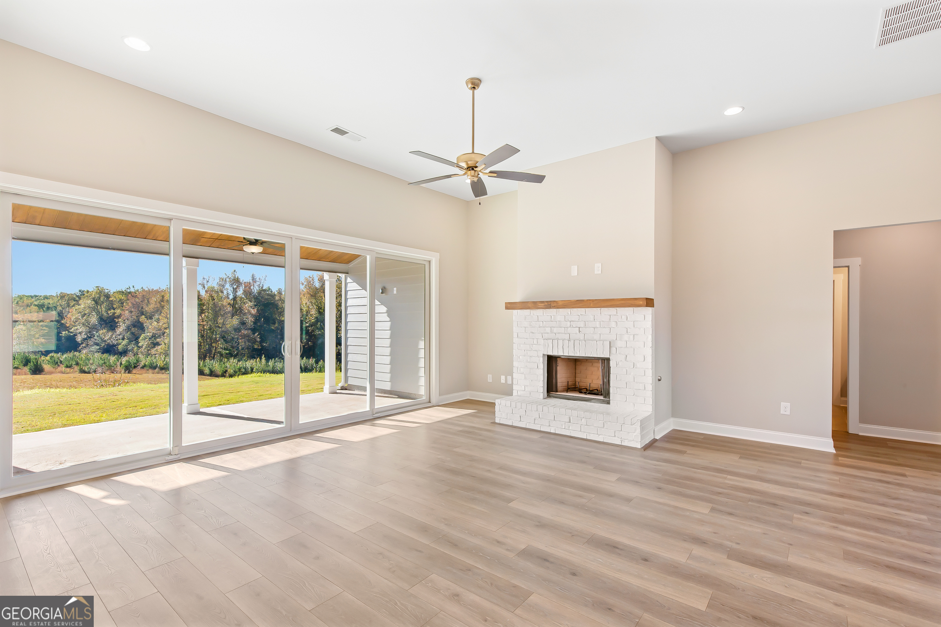 106 Red Oak LN