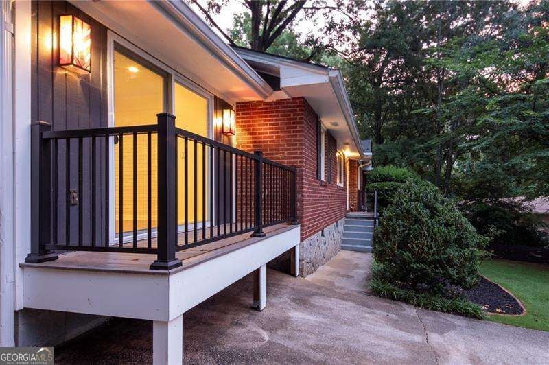 1170 N Druid Woods CT