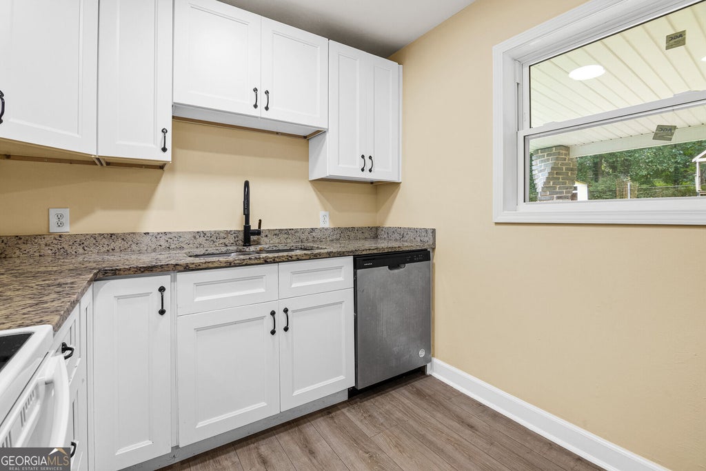 Photo of 349 Roxbury Dr, Riverdale, GA 30274 (MLS # 10868876)