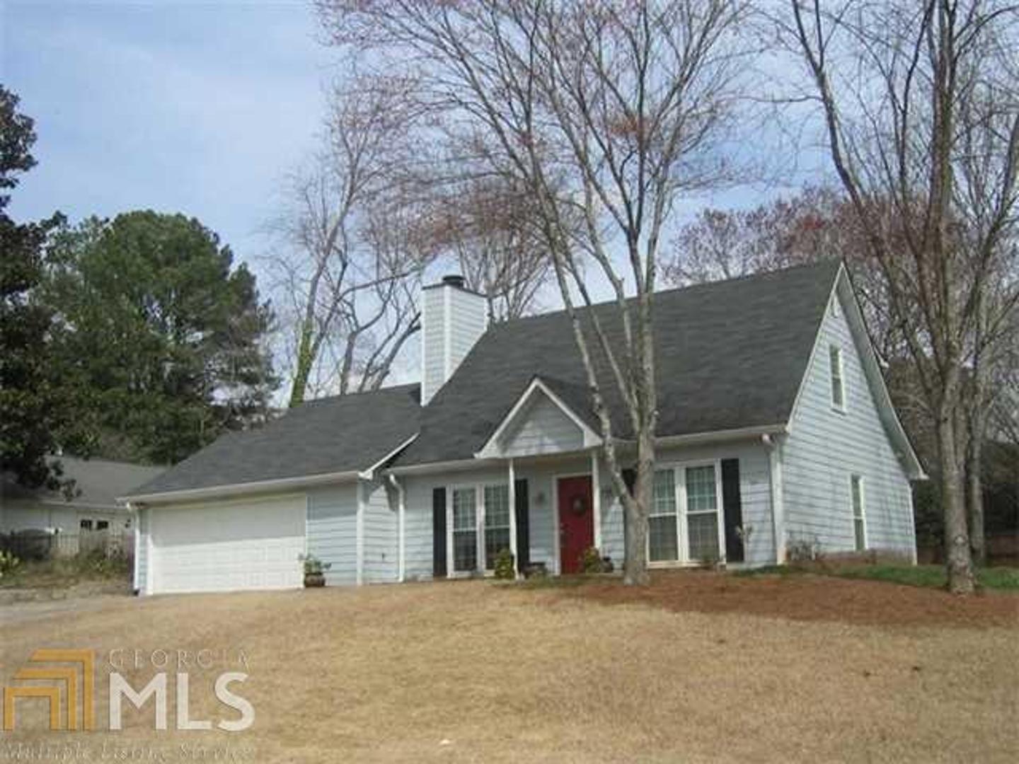 200 Truehedge Trace is updated and move-in ready with nearly $50,000 of added value! Remodeled eat-in kitchen w/great room view has granite, stainless and a huge pantry. Master on main has updated bath. All hardwood floors on main. Fireside great room and separate dining room. Jack 'n' Jill bedrooms up w/ adjoining 4th bedroom. All windows replaced w/ energy efficient Low-E glass. Fenced yard w/ lots of room for play or gardening. Unparalleled amenities including a 50-acre lake, walking and bike trails, 3 pools and 15 tennis courts make this your #1 choice!