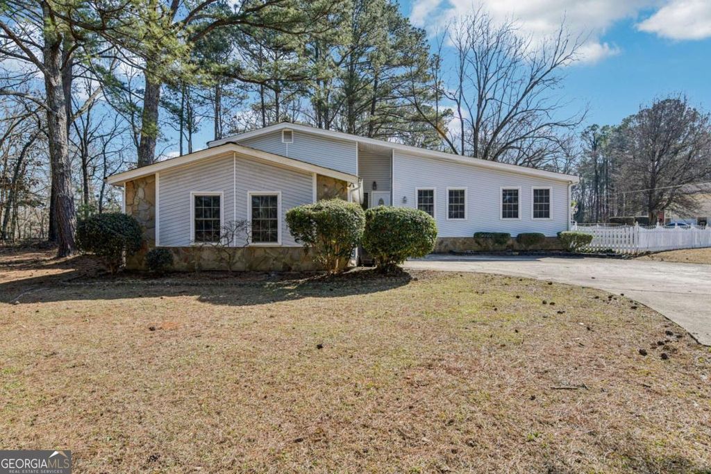 Photo of 3950 Joyce Court SE, Conyers, GA 30013 (MLS # 10688947)