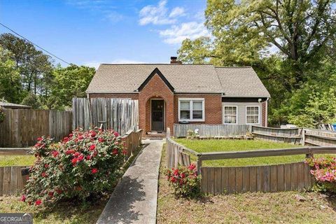 Photo of 3805 Stonewall Terrace SE, Atlanta, GA 30339 (MLS # 10640232)