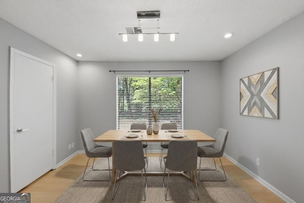 Photo of 375 Creekside Court, Roswell, GA 30076 (MLS # 10738838)