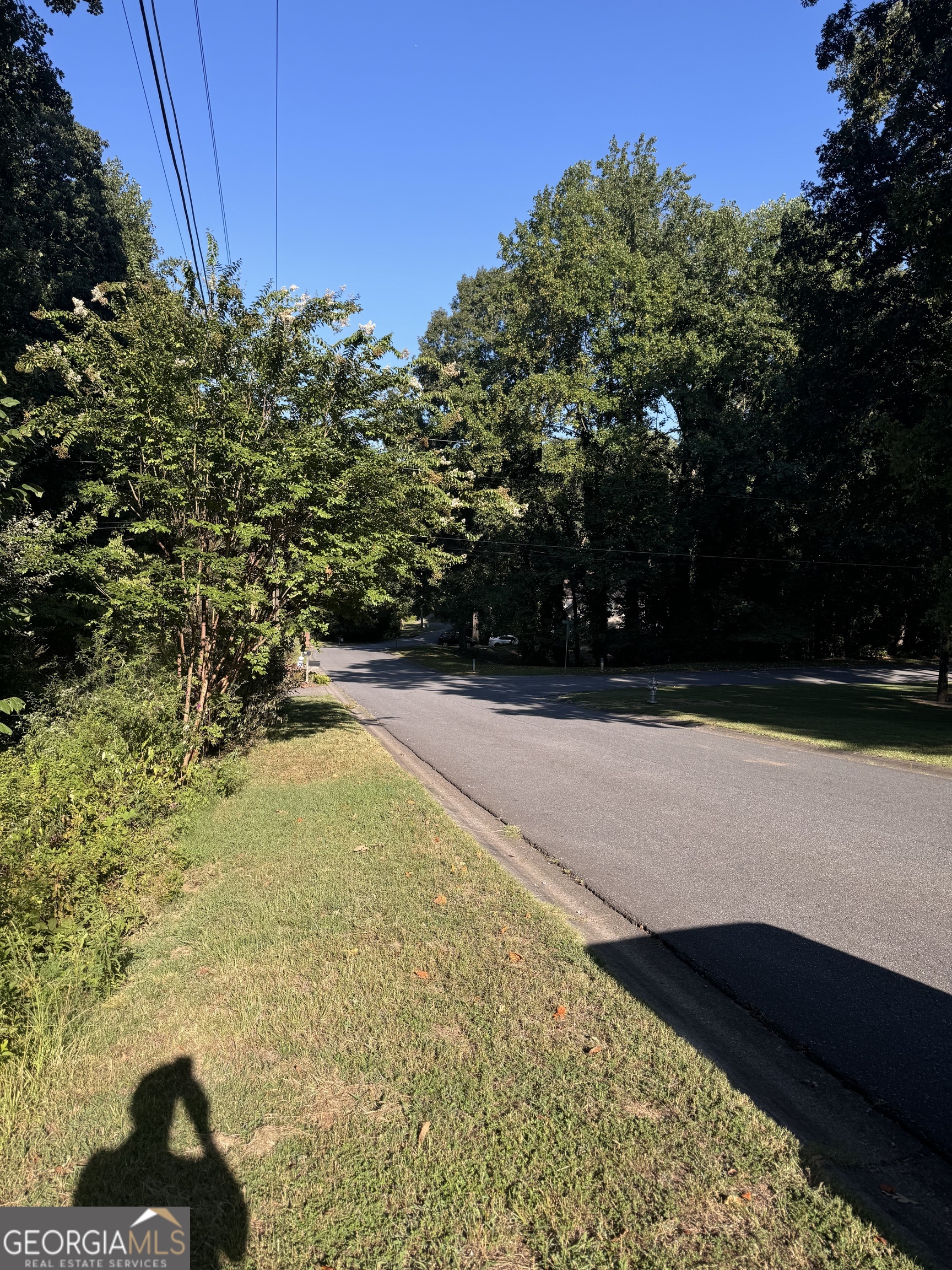 Lot from an original builder in swim/tennis subdivision. Excellent location off of Highway 20 in Forsyth County. Nestled in between the Chattahoochee River and all the restaurants and activities of Forsyth County that you love! Just around the corner from Windermere Golf and Country Club.