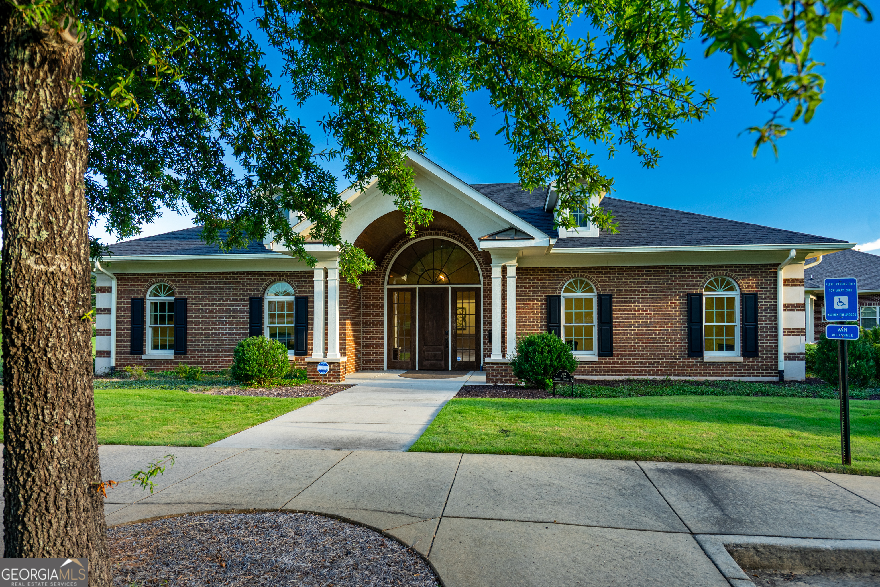 212 Calumet Center RD