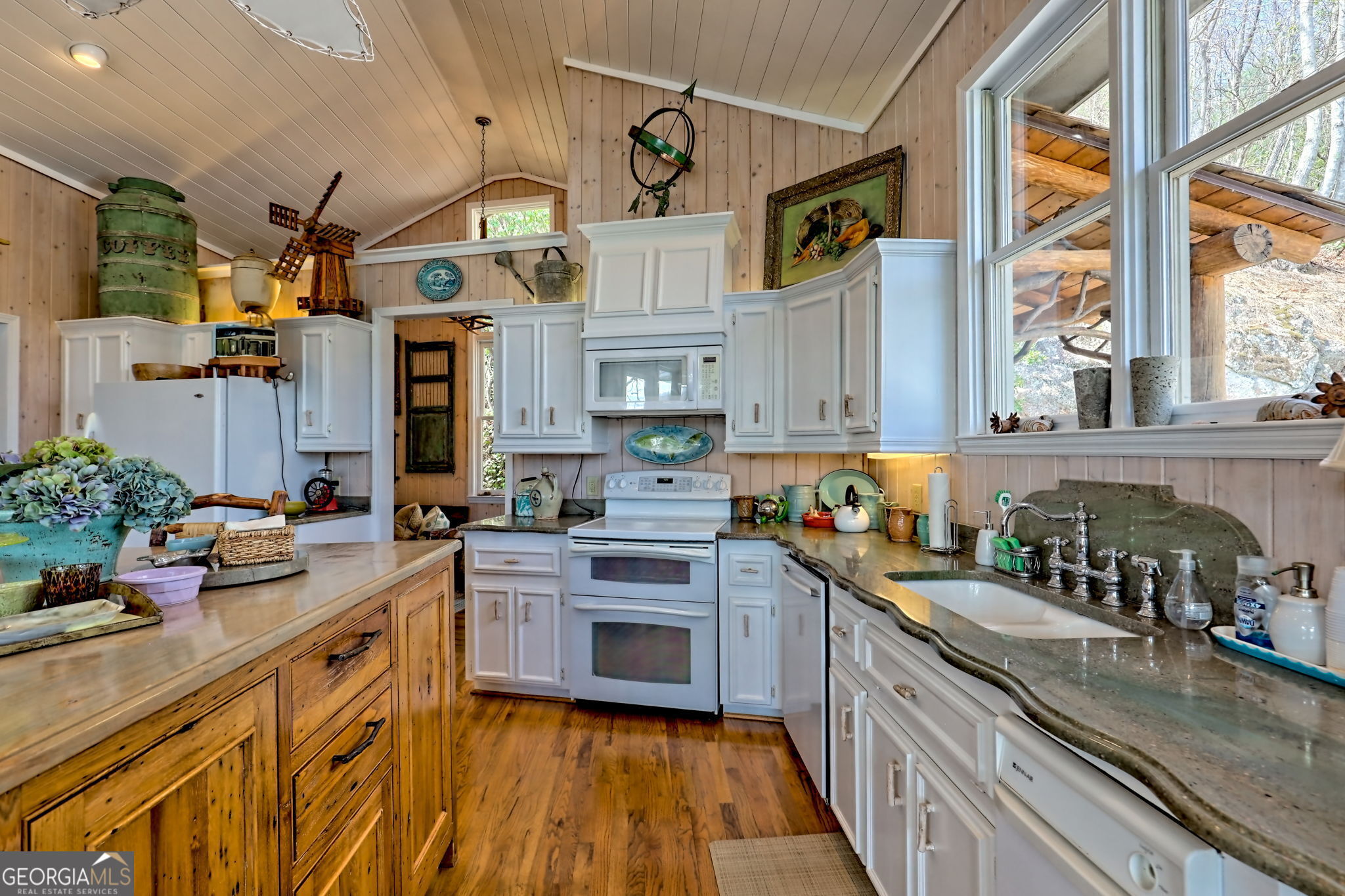 Clayton, Georgia 30525, United States, 4 Bedrooms Bedrooms, ,5 BathroomsBathrooms,Residential,Active,111645