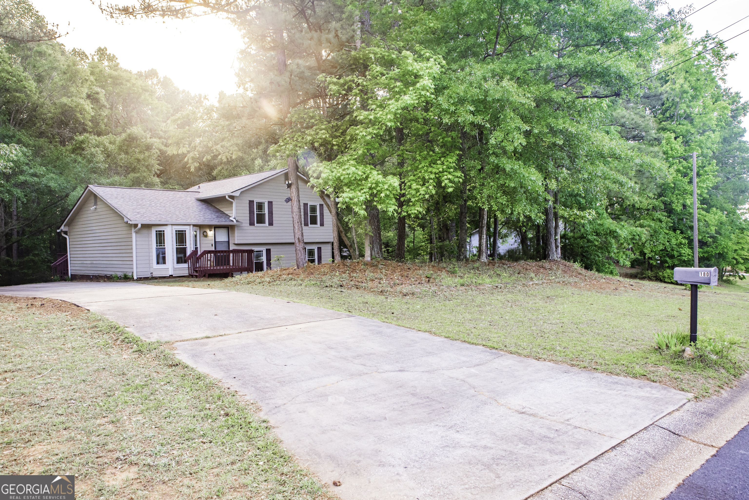 180 Beverly Park CT