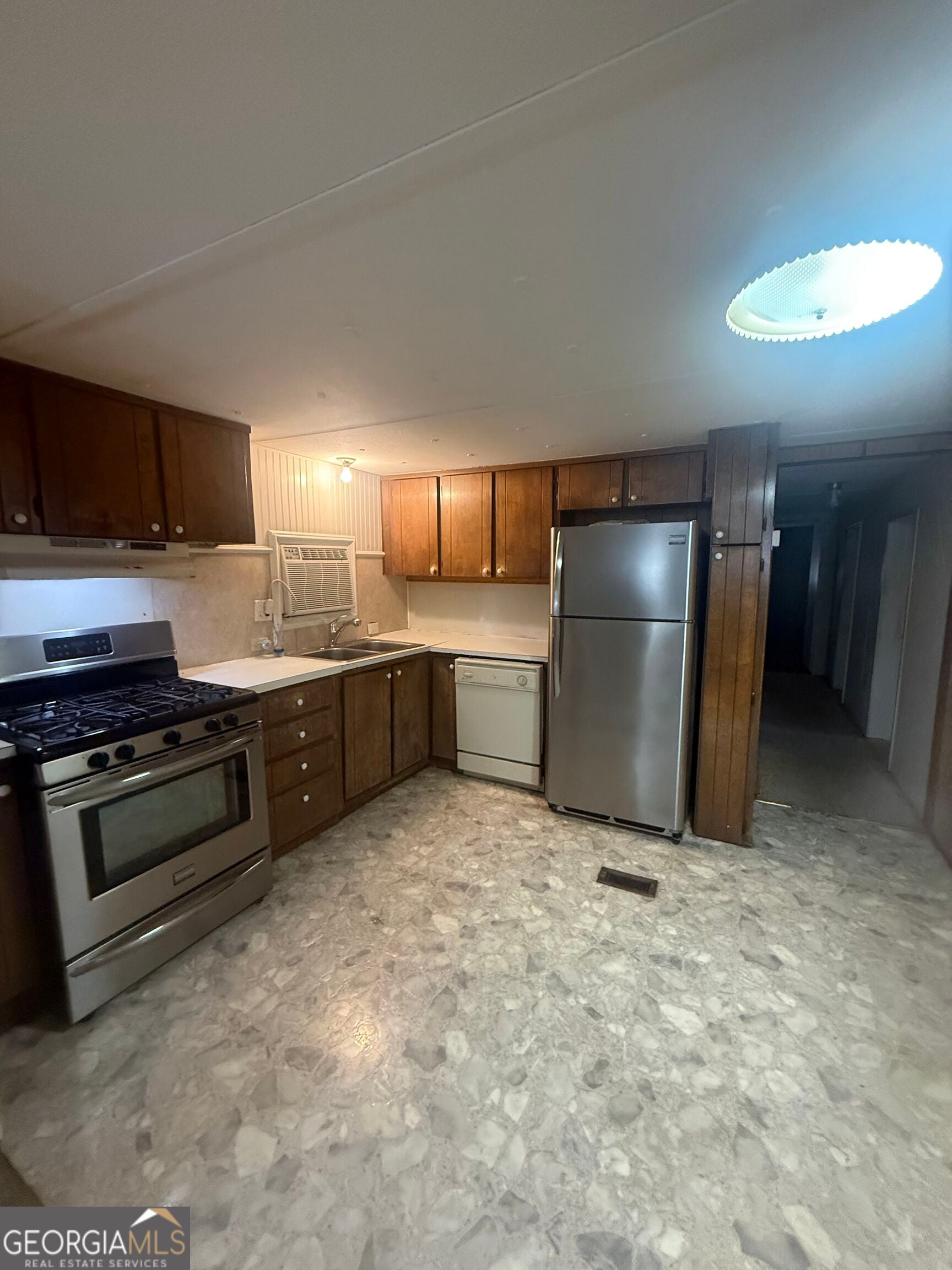 285 Highland CIR