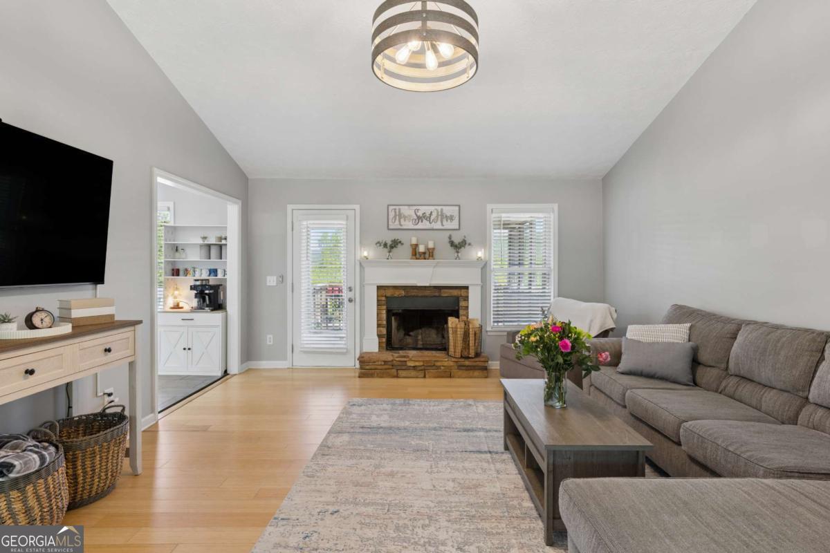 135 Chimney WAY