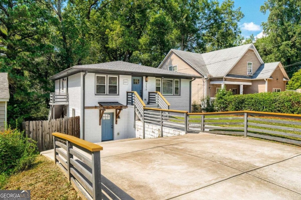 Photo of 250 Holly Road NW, Atlanta, GA 30314 (MLS # 10849736)