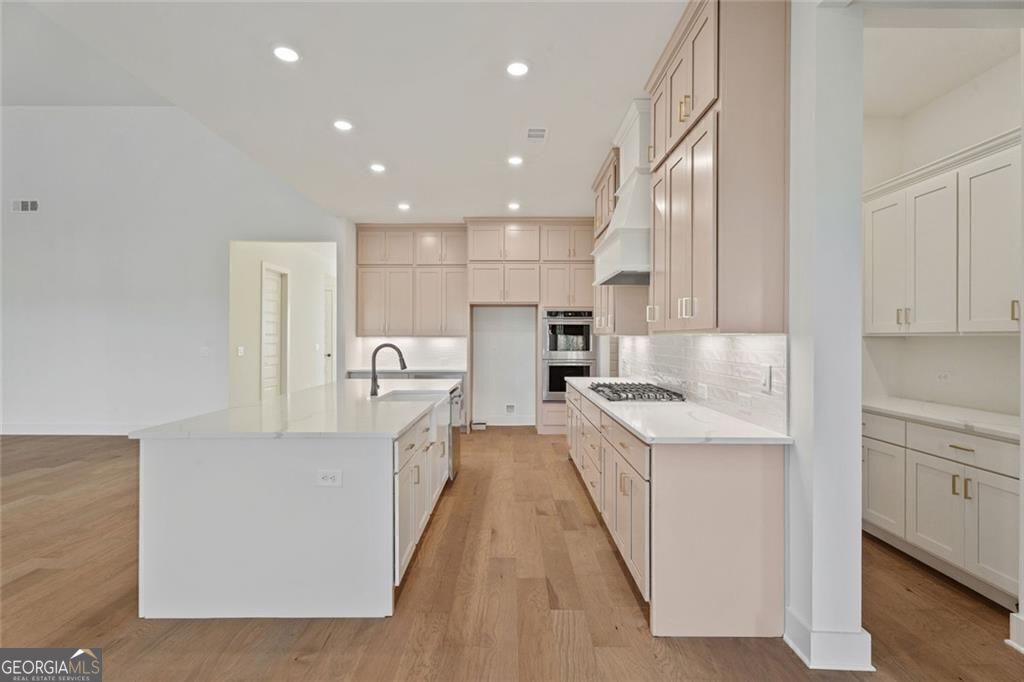 Gainesville, Georgia 30506, United States, 5 Bedrooms Bedrooms, ,5 BathroomsBathrooms,Residential,Active,222255