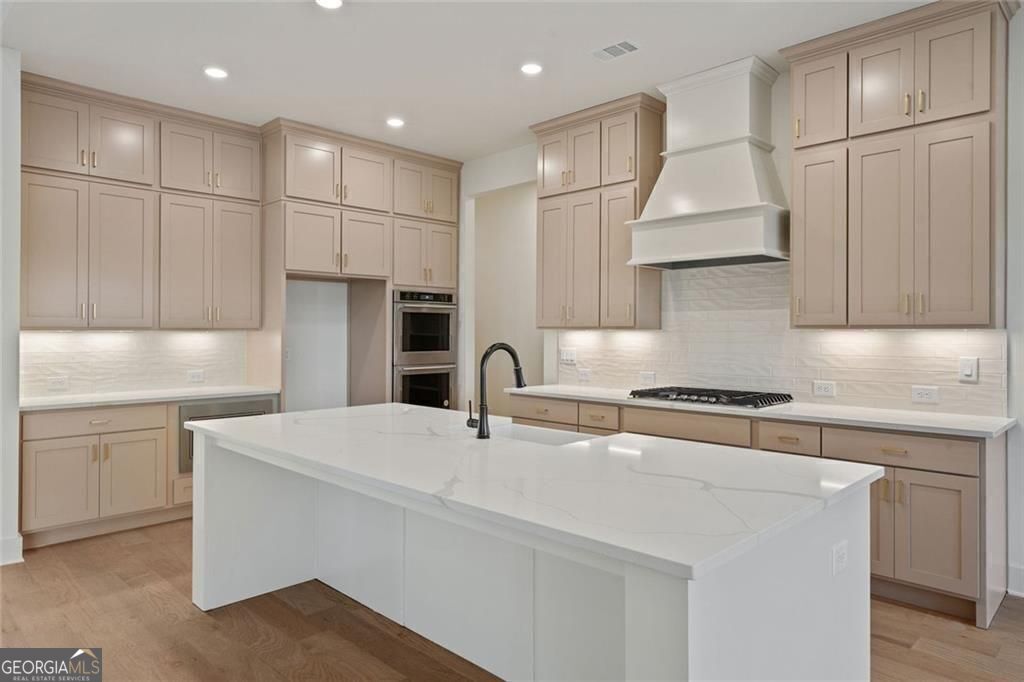 Gainesville, Georgia 30506, United States, 5 Bedrooms Bedrooms, ,5 BathroomsBathrooms,Residential,Active,222255