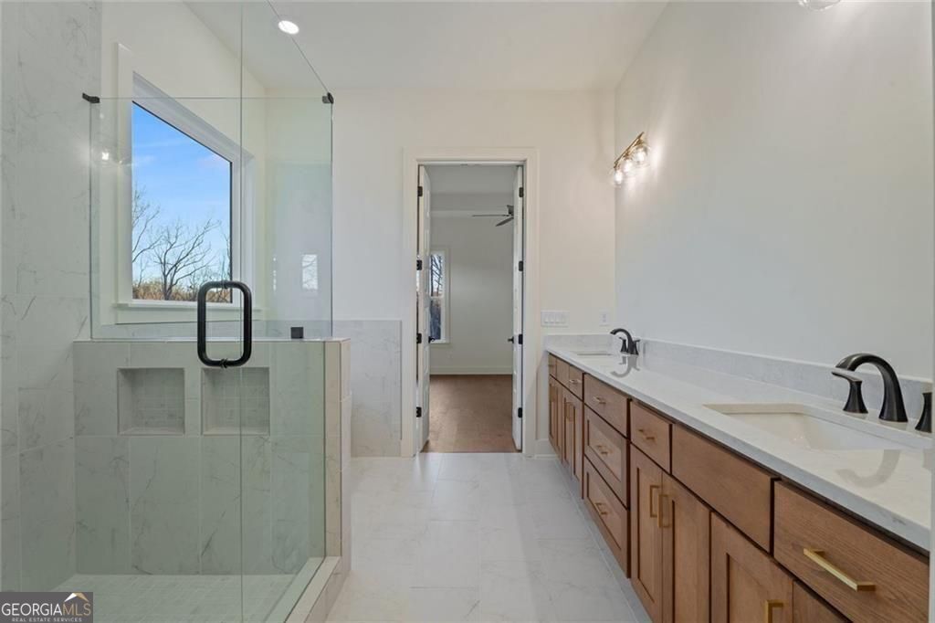 Gainesville, Georgia 30506, United States, 5 Bedrooms Bedrooms, ,5 BathroomsBathrooms,Residential,Active,222255