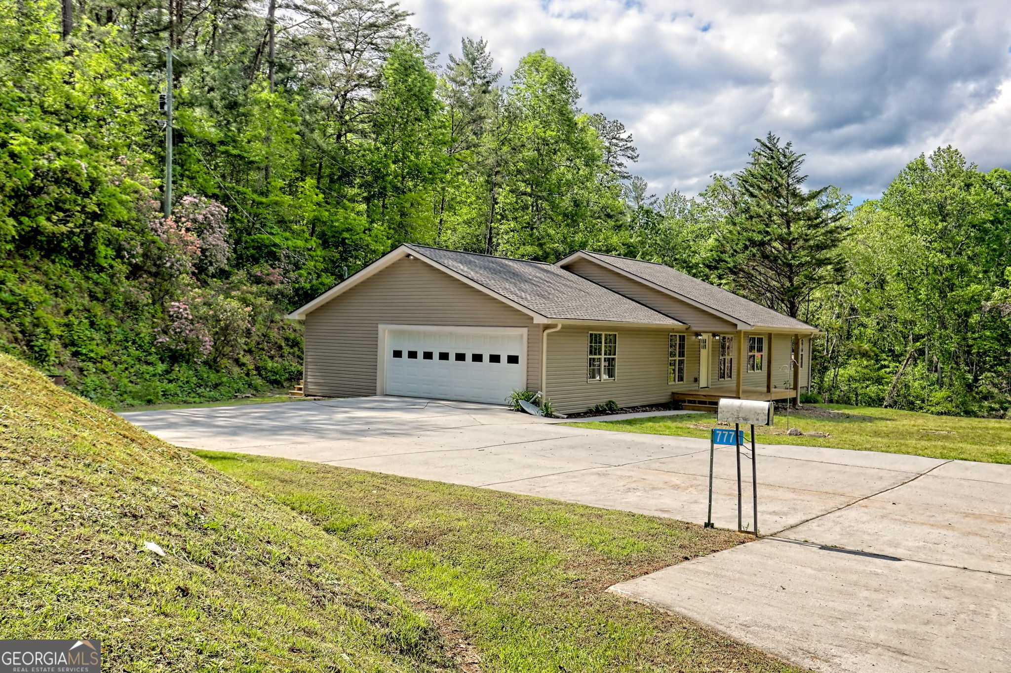 7771 E Wolf Creek RD