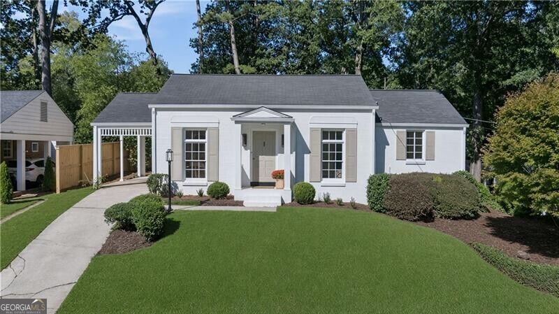Photo of 1822 Walthall Drive NW, Atlanta, GA 30318 (MLS # 10872518)