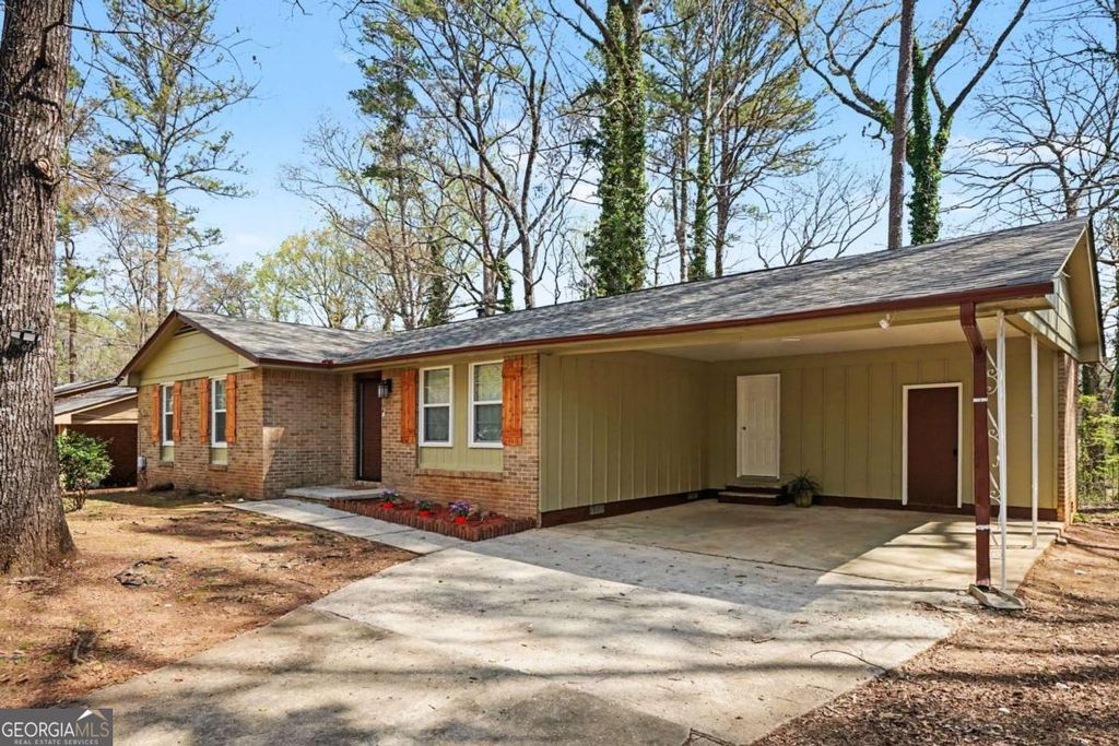 Photo of 3055 Orbit Circle, Ellenwood, GA 30294 (MLS # 10717785)