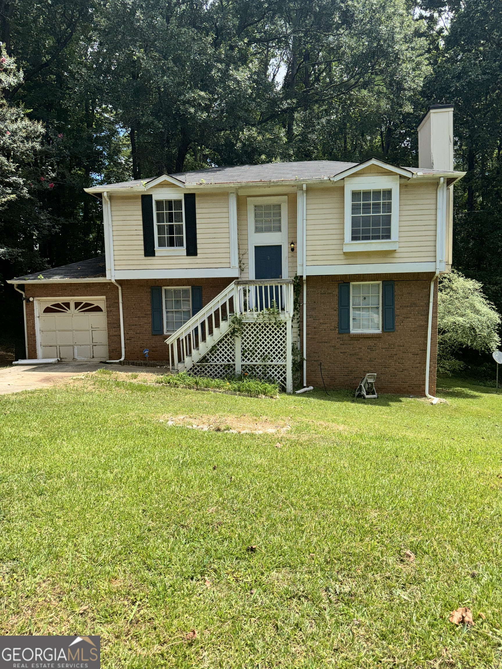 Charming 3BR/2BA split-level home nestled in a quiet cul-de-sac in Lithonia. Features include a master on the main, two spacious living areas, an oversized deck, and a private backyard-perfect for entertaining. Enjoy peace of mind with a newer HVAC system and updated washer/dryer. Conveniently located near I-20 with easy access to downtown Atlanta. Don't miss this move-in-ready gem!