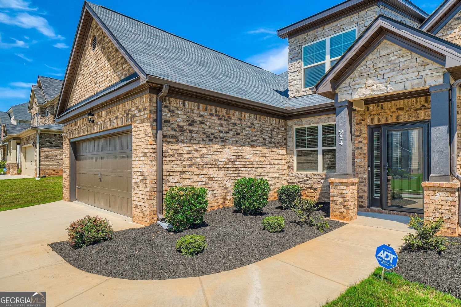 924 Dexter DR
